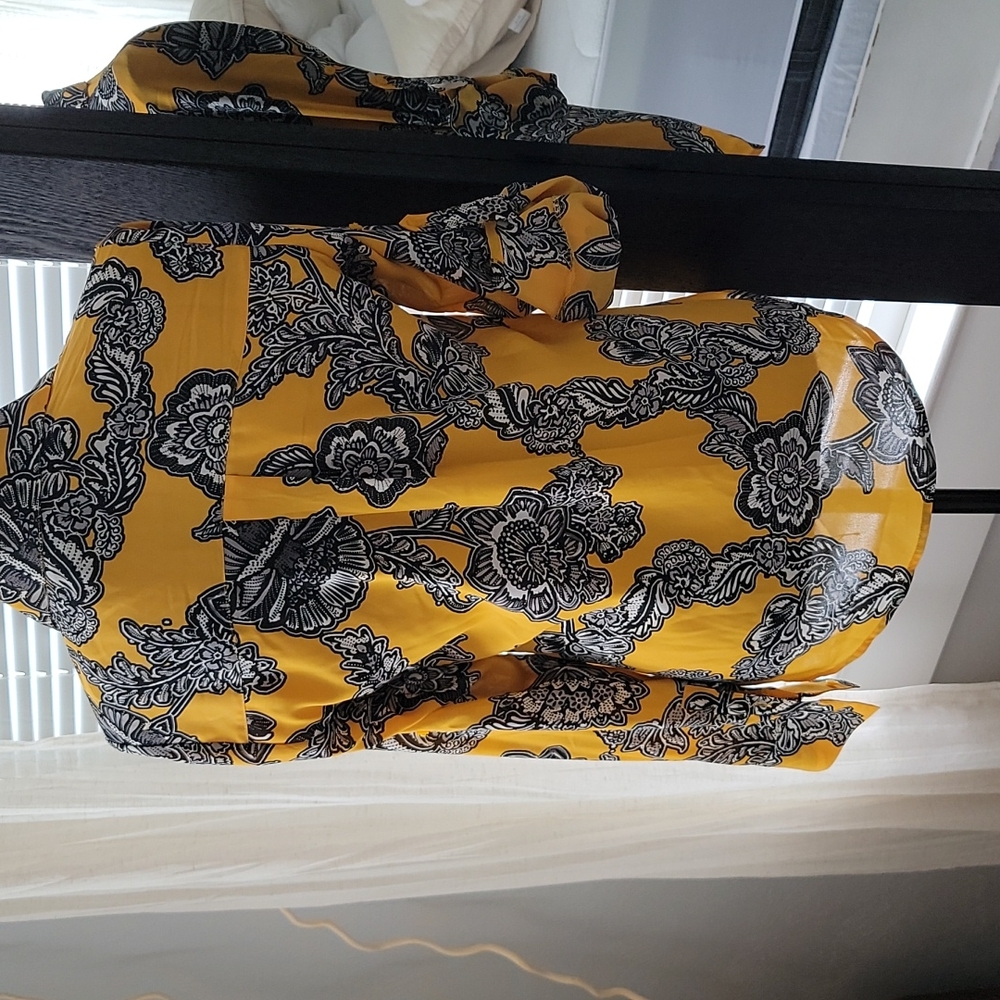 Express LS Blouse - Picture 2 of 3